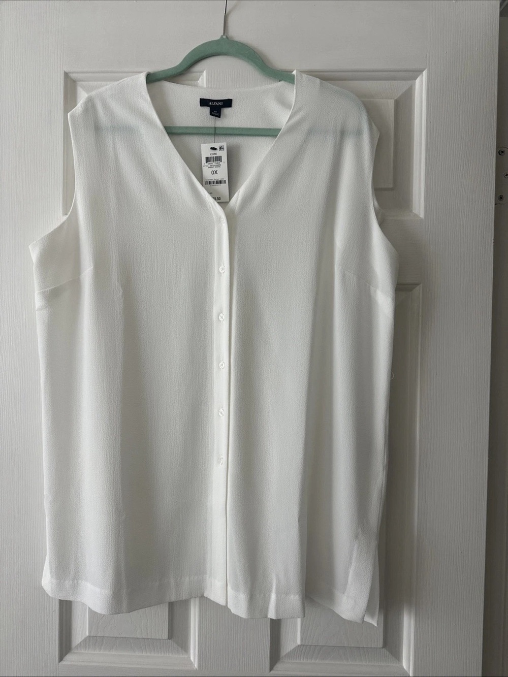 Alfani White Sleeveless V-Neck Button-Front Blouse
